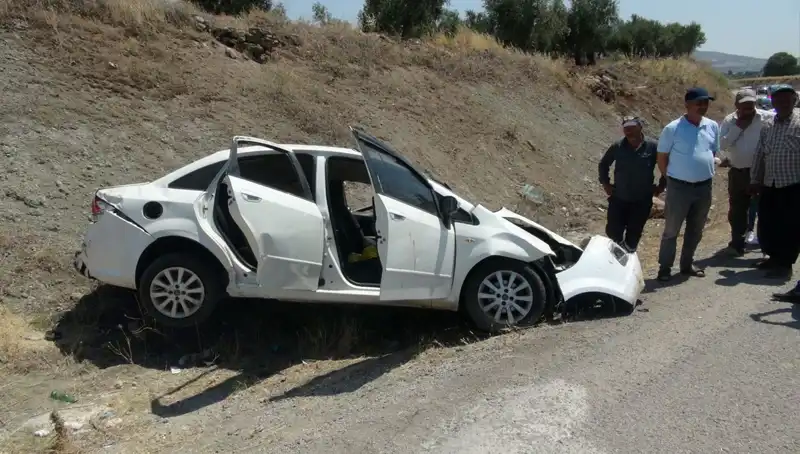 Kilis’te Otomobil Kazası: Çarpışma Sonucu Yaralılar Hastaneye Sevk Edildi