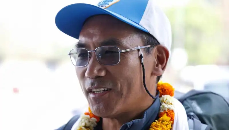 Everest Adam, Zirvede Yeni Bir Rekorla Tarih Yazdı