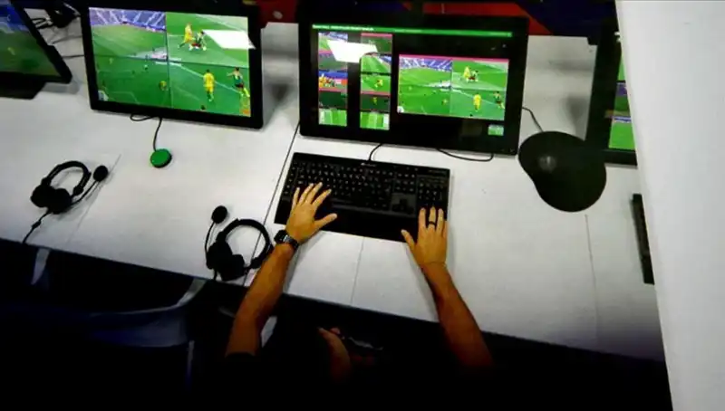 İtalya'da Futbolseverleri Heyecanlandıran Gelişme: VAR Görüntüleri Ekranlarda!
