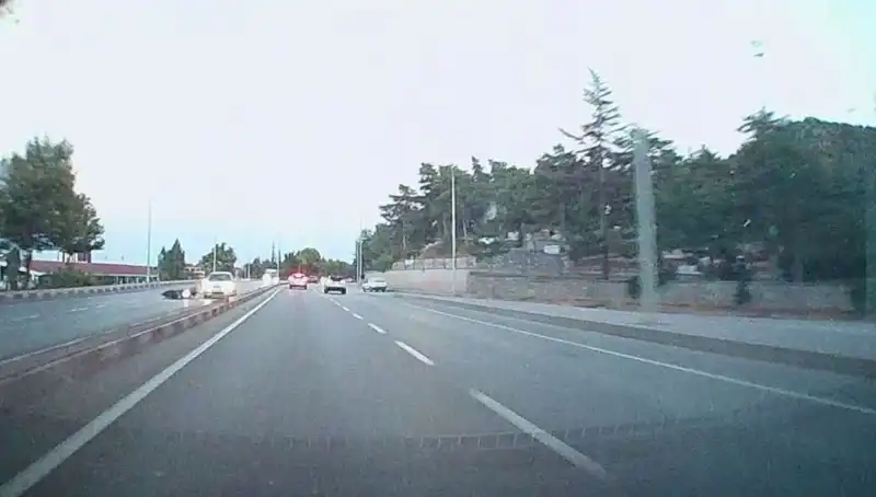 Otomobil ve Motosiklet Çarpıştı: Feci Kaza Sonrası Yaralı Alarmı!