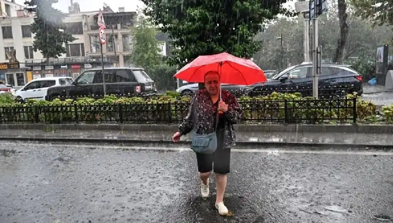 Sarı Kodlu Sağanak Yağış: Meteorologlar Uyardı, Önlemler Alınmalı!