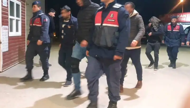 Bağ Eve Uyuşturucu Partisi: Baskın Anbean Kamerada!