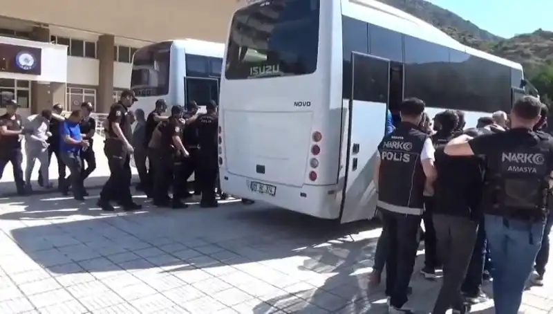 Amasya'da Uyuşturucu Operasyonunda Şok Gelişme: 13 Kişi Tutuklandı