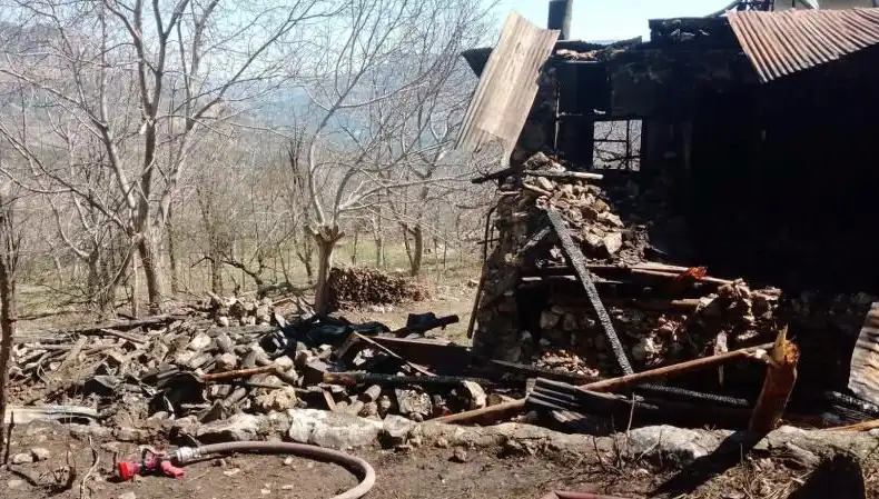 Karaman'da Müstakil Evde Yangın: Korkunç Olayda Bir Ölüm, Bir Yaralı