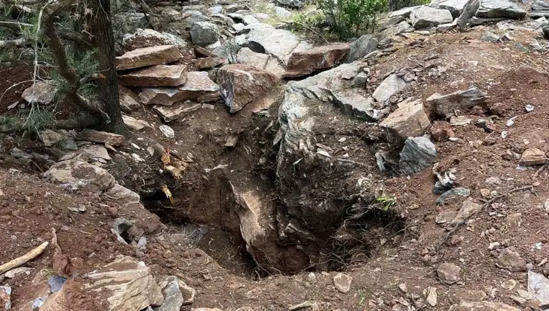 Eski Vali ve Emekli Albay Define Ararken Suç Üstü Yakalandı