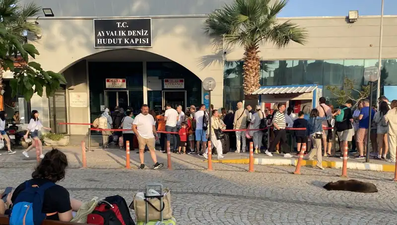 Bayramda Midilli Adası’na Tatilci Akını: Cennet Parçası Ziyarete Doymadı