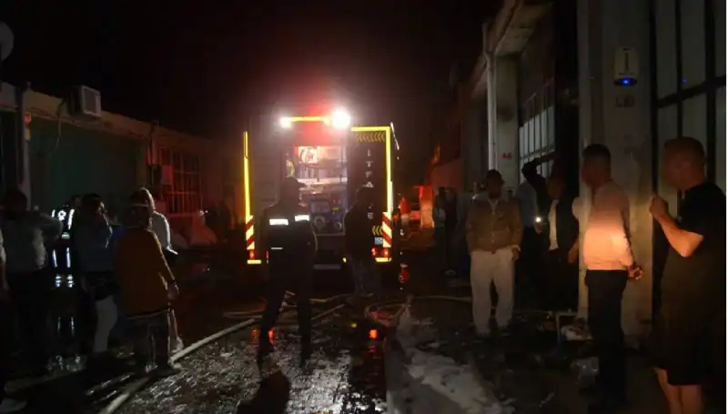 Gözlük Fabrikasında Çıkan Yangın, Hızlı Müdahale ile Kontrol Altına Alındı