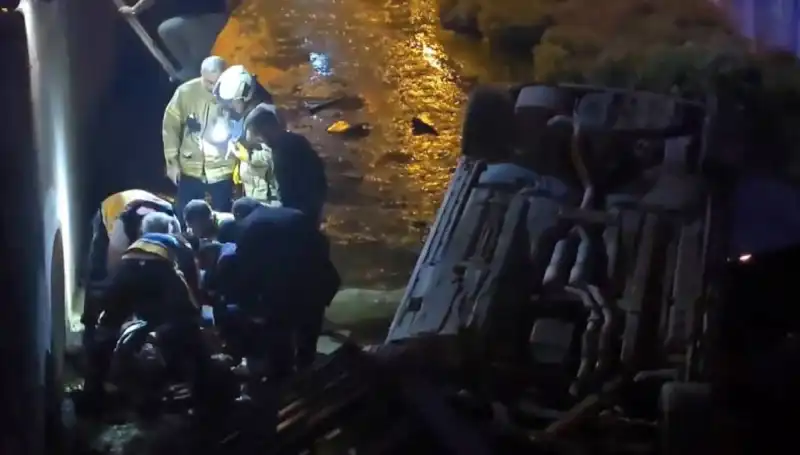 Yaralıyı Bırakıp Kaçan Sürücünün Peşine Düşen İtfaiye Ekibi Olay Yerinde Korku Dolu Anlar Yaşattı