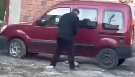 Sokakta Köpeğe Uygulanan Şiddet Olayı İhbar Edildi: Tepkiler Çığ Gibi Büyüyor