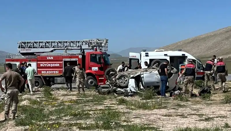 Van'daki Feci Kazada 4 Kişi Hayatını Kaybetti, 2 Kişi Yaralı!