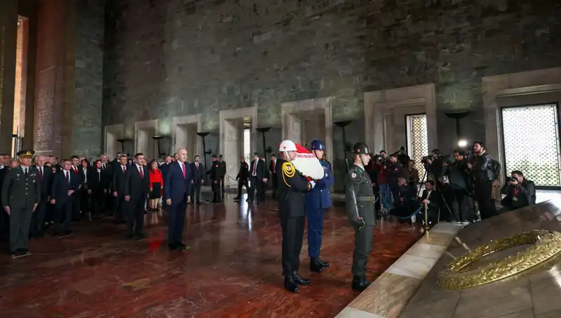 Devlet Erkanı Anıtkabir’de: Anma Töreninde Duygusal Anlar ve Vatanseverlik