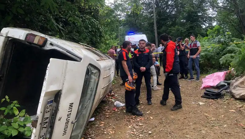 Rize'de Minibüs Dehşeti: Yamaçtan Yuvarlanma Sonrasında İki Can Kaybı
