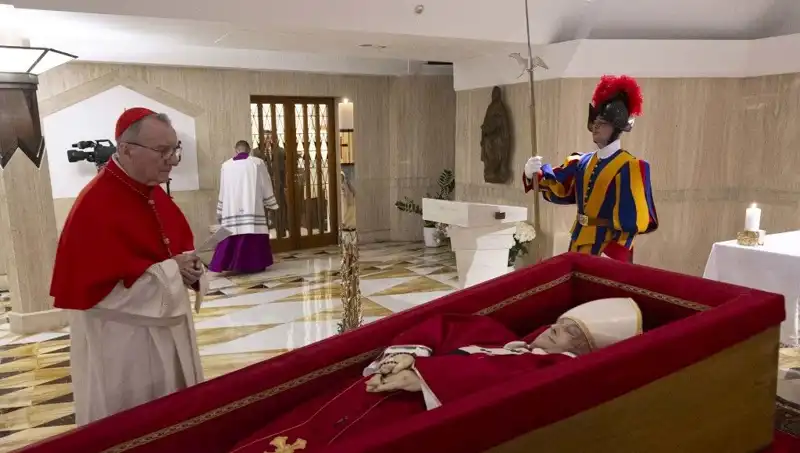 Papa'nın Tabuttaki Fotoğrafları Yayınlandı: Dünyanın Gözleri Üzerinde