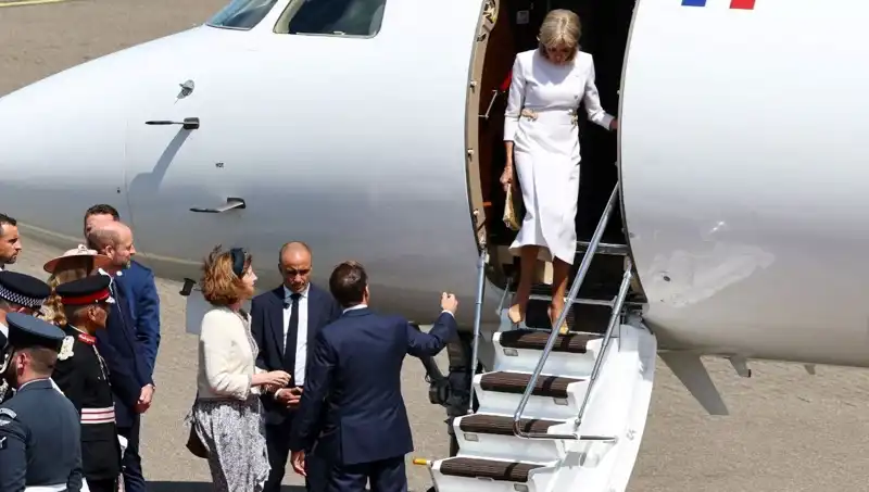 Macron Çiftinde Kriz İddiaları: Eşinin Görmezden Gelmesi Dikkat Çekti