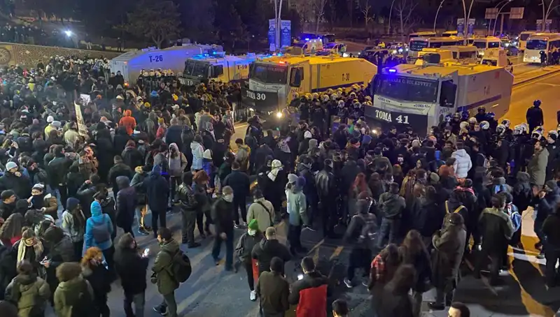 İstanbul ve Ankara'da Öğrencilerin İmamoğlu Eylemi: Diplomalar İçin Direniş Başladı