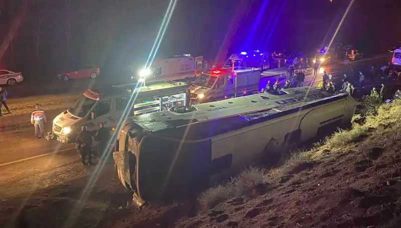 İşçi Servisi Şarampole Devrildi: 23 Kişi Hastaneye Kaldırıldı