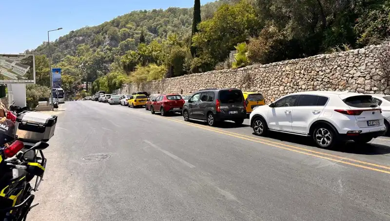 Fethiye-Ölüdeniz Yolunda Tatilci Akını: Üç Kilometrelik Kuyruk Oluştu!