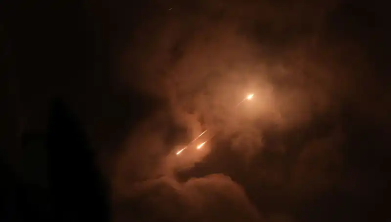 İran’ın Gece Saldırı Stratejisi: Füzelerin Ateşlenme Saatleri Neden Manidar?