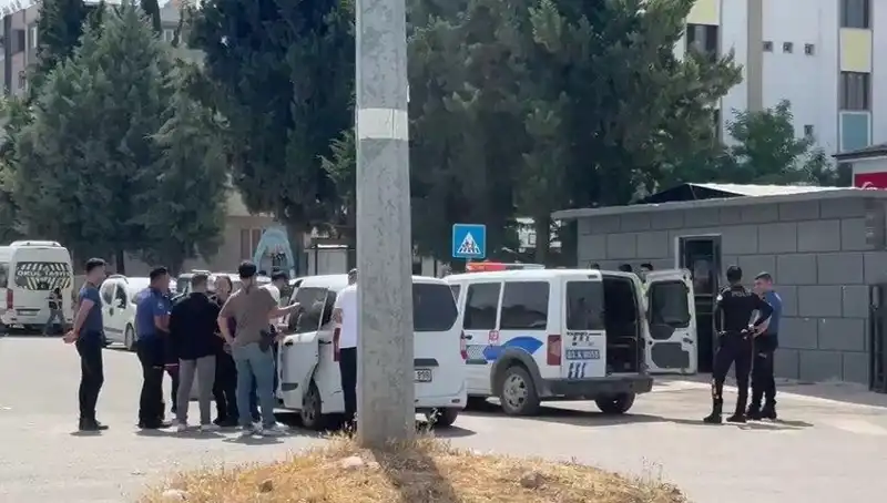 Adliye Önünde Çarpışma: İki Aile Arasında Kavga, 5 Yaralı ve 7 Gözaltı