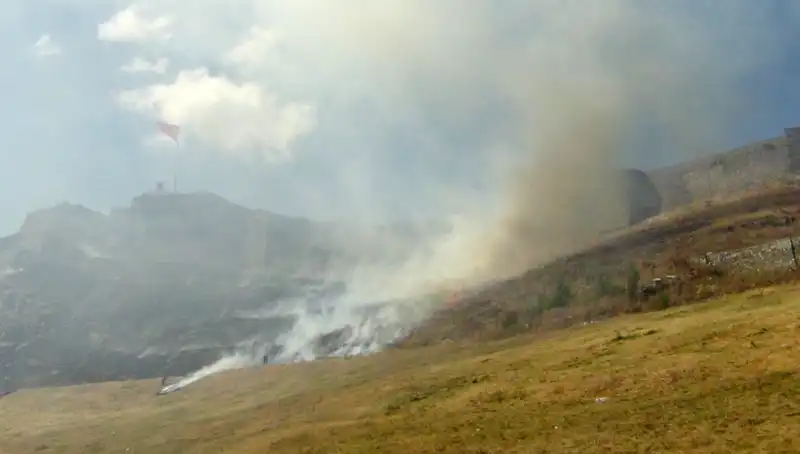 Kars Kalesi’nde Yangın: Anız Yangını Endişe Verdi, Zararın Boyutu Ne?