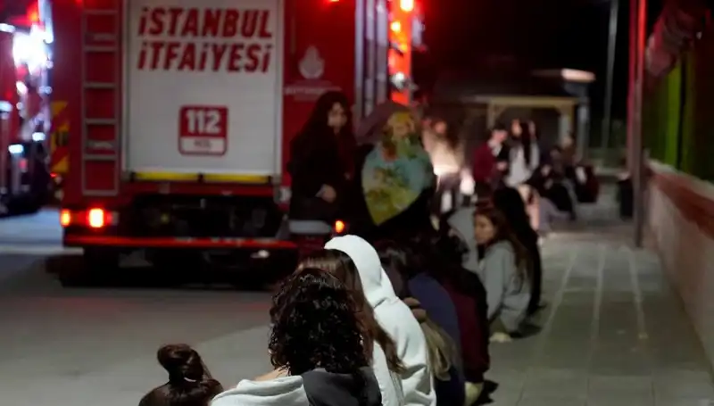 Kız Öğrenci Yurdunda Yangın Panik Yarattı: 2500 Genç Kız Tahliye Edildi