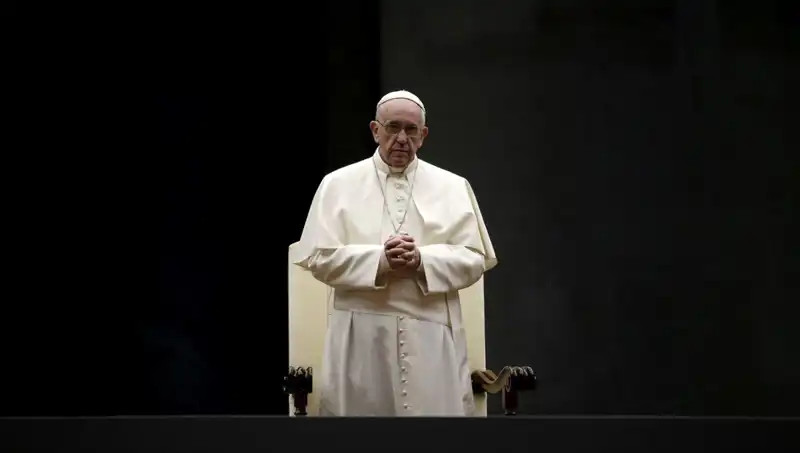Vatikan'da İlklerin Papası: Francis'in Eşsiz ve İlham Verici Yolculuğu