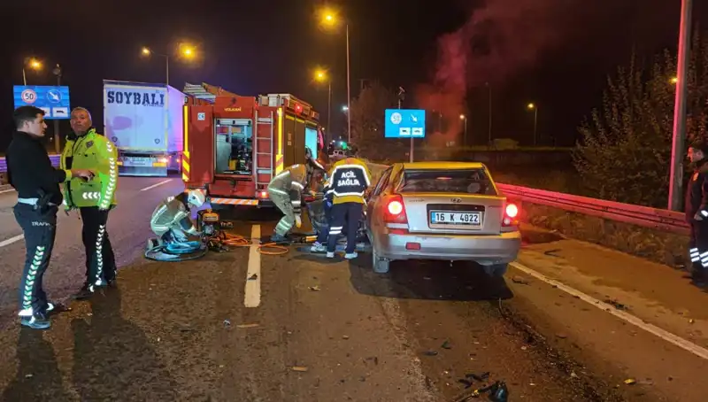 Kamyona Arkadan Çarpan Sürücü, Korkunç Kazada Ağır Yaralandı