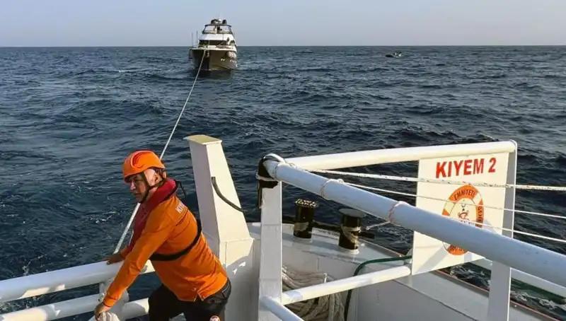 Marmaris Açıklarında Sürüklenen Tekneye Kurtarma Operasyonu Düzenlendi