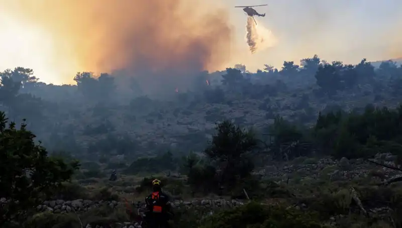 Eğriboz Adası’nda Yangın Felaketi: 2 Köy Tahliye Edildi!