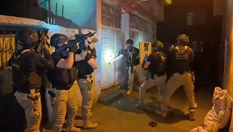 İstanbul'da DAEŞ Operasyonu: Güvenlik Güçlerinden 18 Kişiye Gözaltı