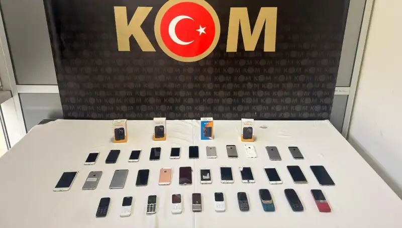 Gümrük Kaçağı Cep Telefonları Ele Geçirildi: 37 Alet Ülkeye Girmeden Yakalandı