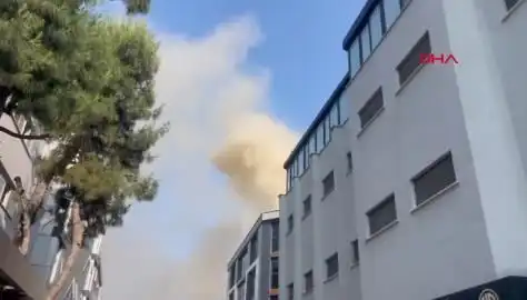 İstanbul'da 4 Katlı İş Merkezinde Yangın: Ekipler Hareket Geçti