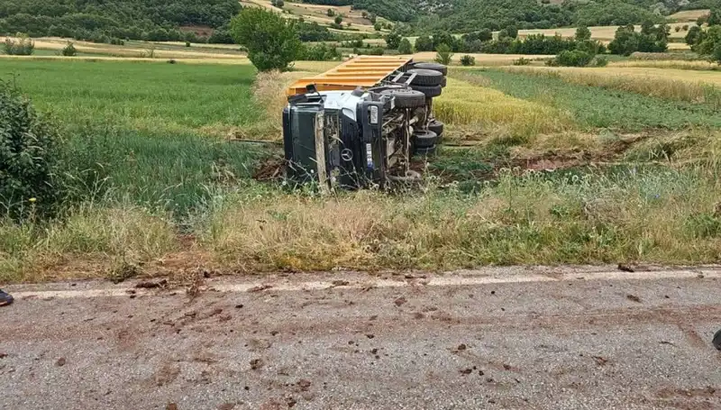 Tokat’ta Kamyon Devrildi: Şoförün Hayatını Kaybetmesi Tüyler Ürpertti