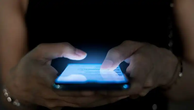 Narsisizm ve Akıllı Telefon: Gizli Alışkanlıkların Psikolojik Etkileri