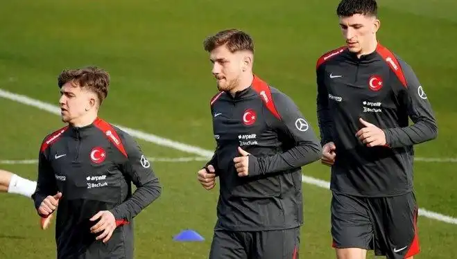 Fenerbahçe Efsanesi Galatasaray'a Transfer Oluyor: Tüm Detaylar!