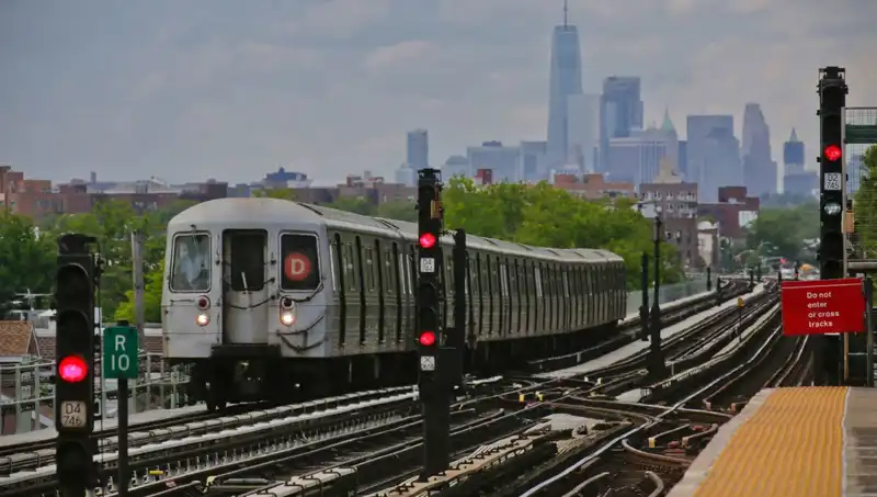 Metro Sörfü Hayat İstiyor: 15 Yaşındaki Genç Hayatını Kaybetti