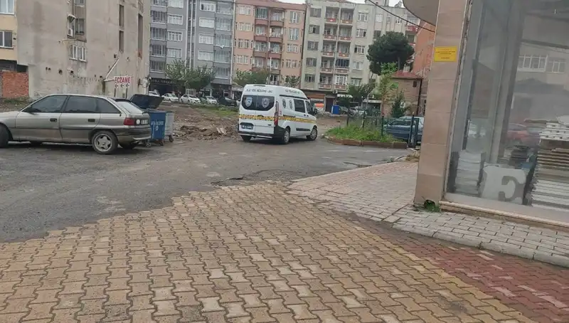 Dörtüncü Kattan Düşen Kadın Hastaneye Kaldırıldı: Yaşam Mücadelesi Başladı