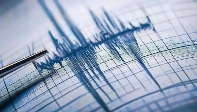 Antalya'da 3.9 Büyüklüğünde Deprem: Halkta Panik Yaratacak Etkiler