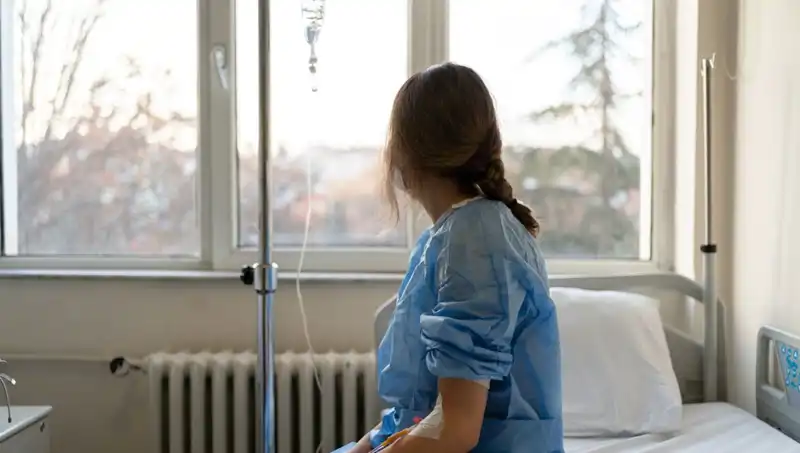 27 Yaşındaki Kadının Meme Kanseri Hikayesi: Doktorların "Ciddi Değil" Yanılgısı