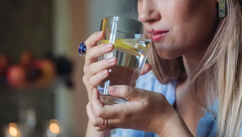 Harvardlı Uzman Açıklıyor: Limonlu Su Gerçekten Sağlıklı mı?
