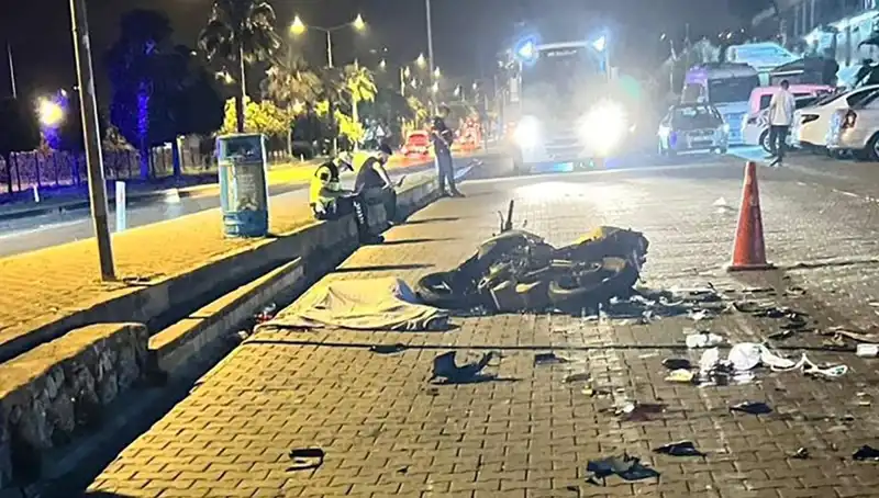 Alanya'da Motosiklet Kazası: Genç Sürücü Hayatını Kaybetti, Şehirde Yas Var