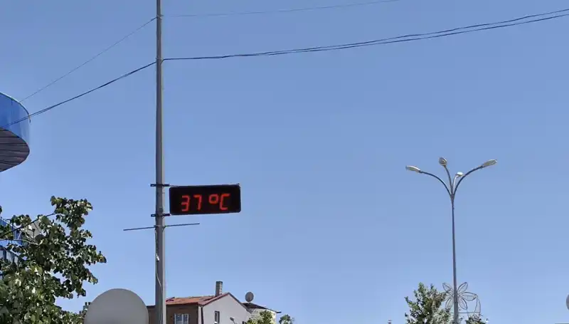 Termometreler Rekor Kırdı: İlçede Sıcaklık 38 Dereceyi Geçti!